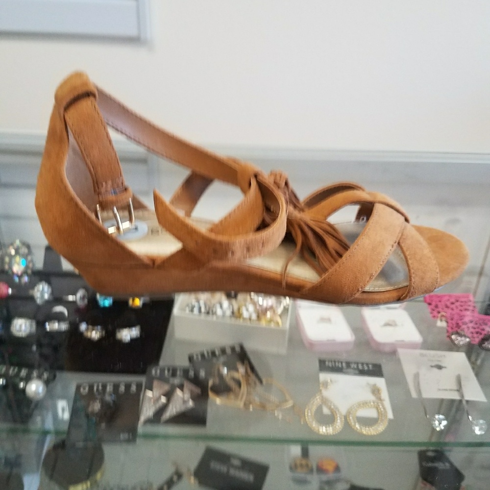 Sandles - Picture 2 of 4